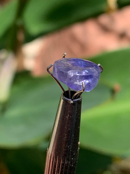 Cyanite disthène, cabochon de 10mm de diamètre x 5 - 4,5 carats. Parfait en bijouterie, collection, exposition...