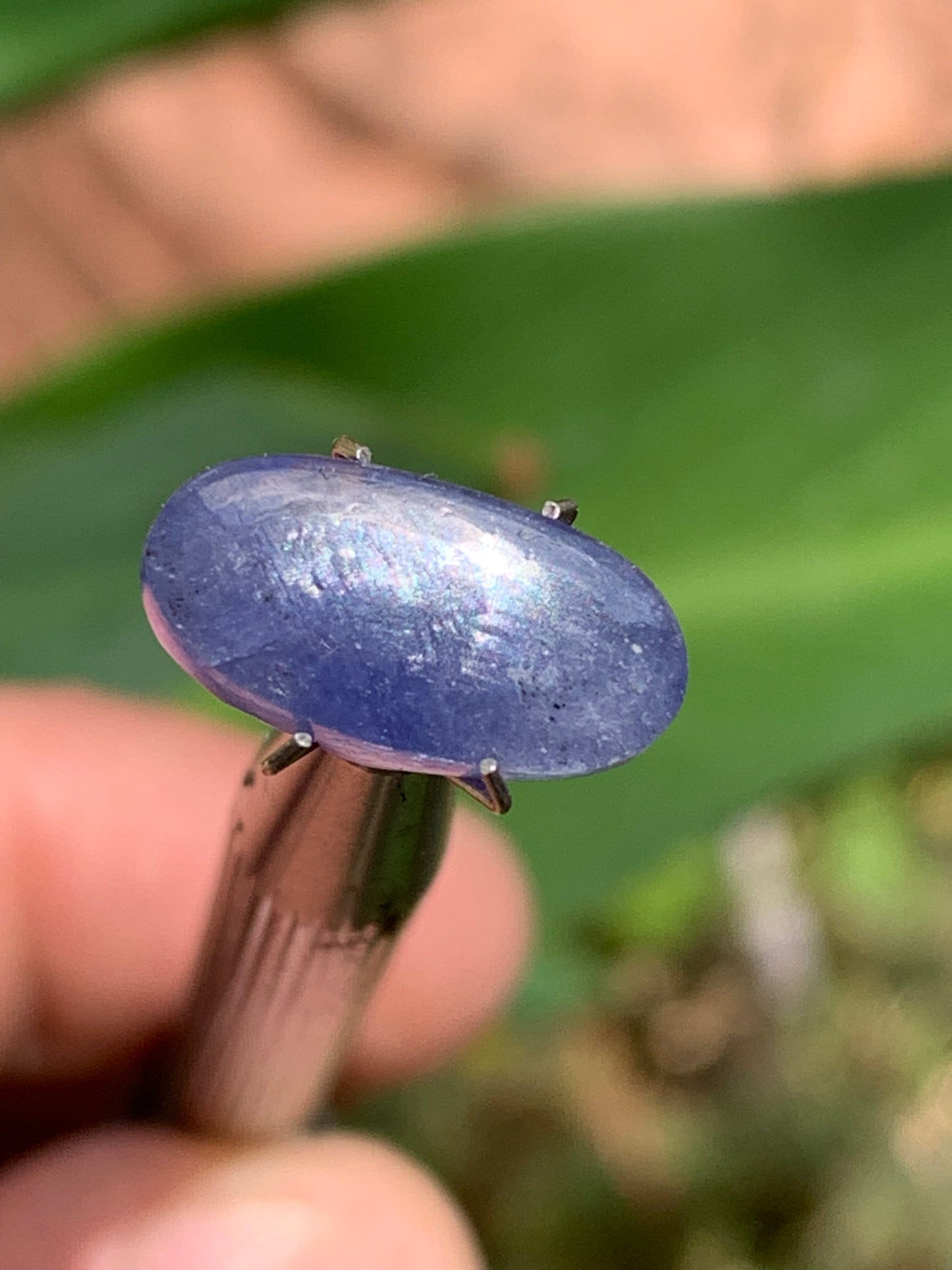 Cyanite disthène, cabochon de 15mm x 8 x 4 - 5 carats. Parfait en bijouterie, collection ,exposition...