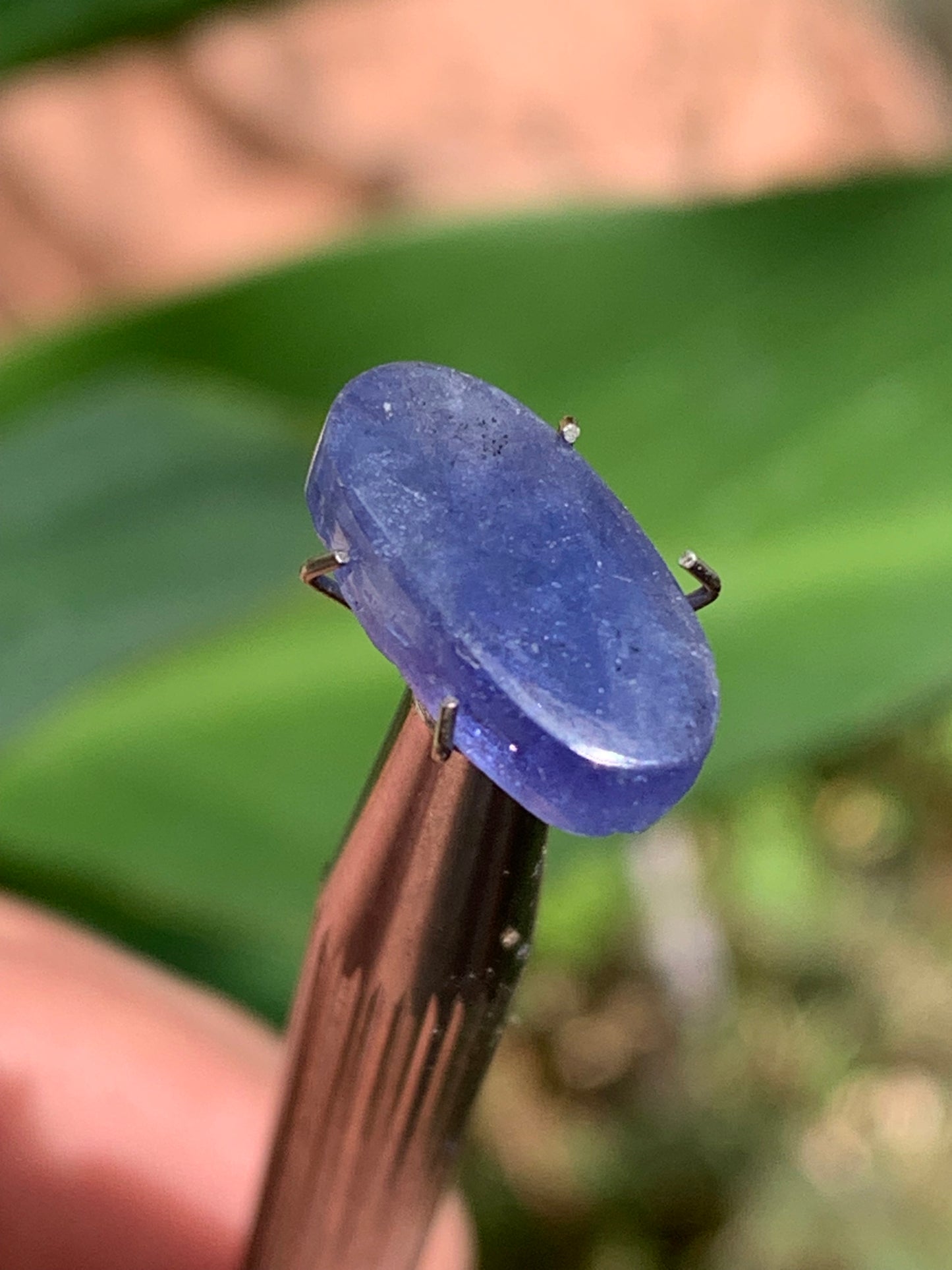 Cyanite disthène, cabochon de 15mm x 8 x 4 - 5 carats. Parfait en bijouterie, collection ,exposition...