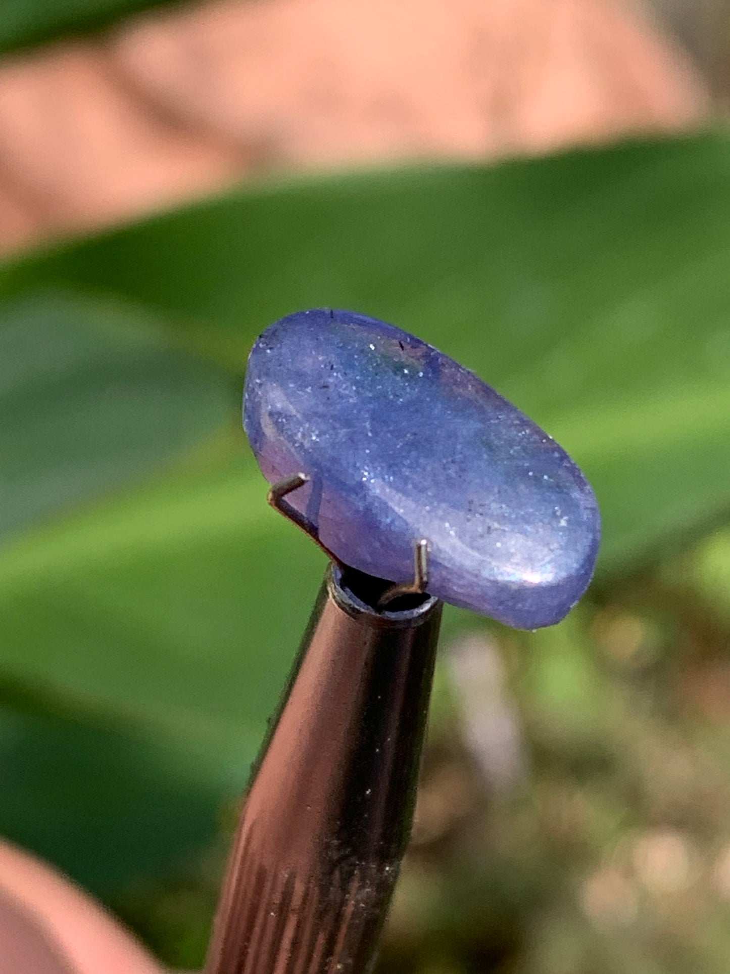 Cyanite disthène, cabochon de 15mm x 8 x 4 - 5 carats. Parfait en bijouterie, collection ,exposition...