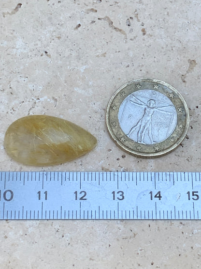 Cristal de roche/ quartz à rutiles dorés, cabochon de 25mm x15 x6 - 15,5 carats. Parfait en bijouterie, collection ,exposition...