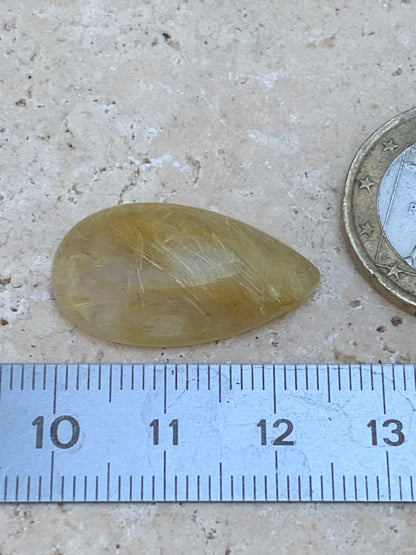 Cristal de roche/ quartz à rutiles dorés, cabochon de 25mm x15 x6 - 15,5 carats. Parfait en bijouterie, collection ,exposition...