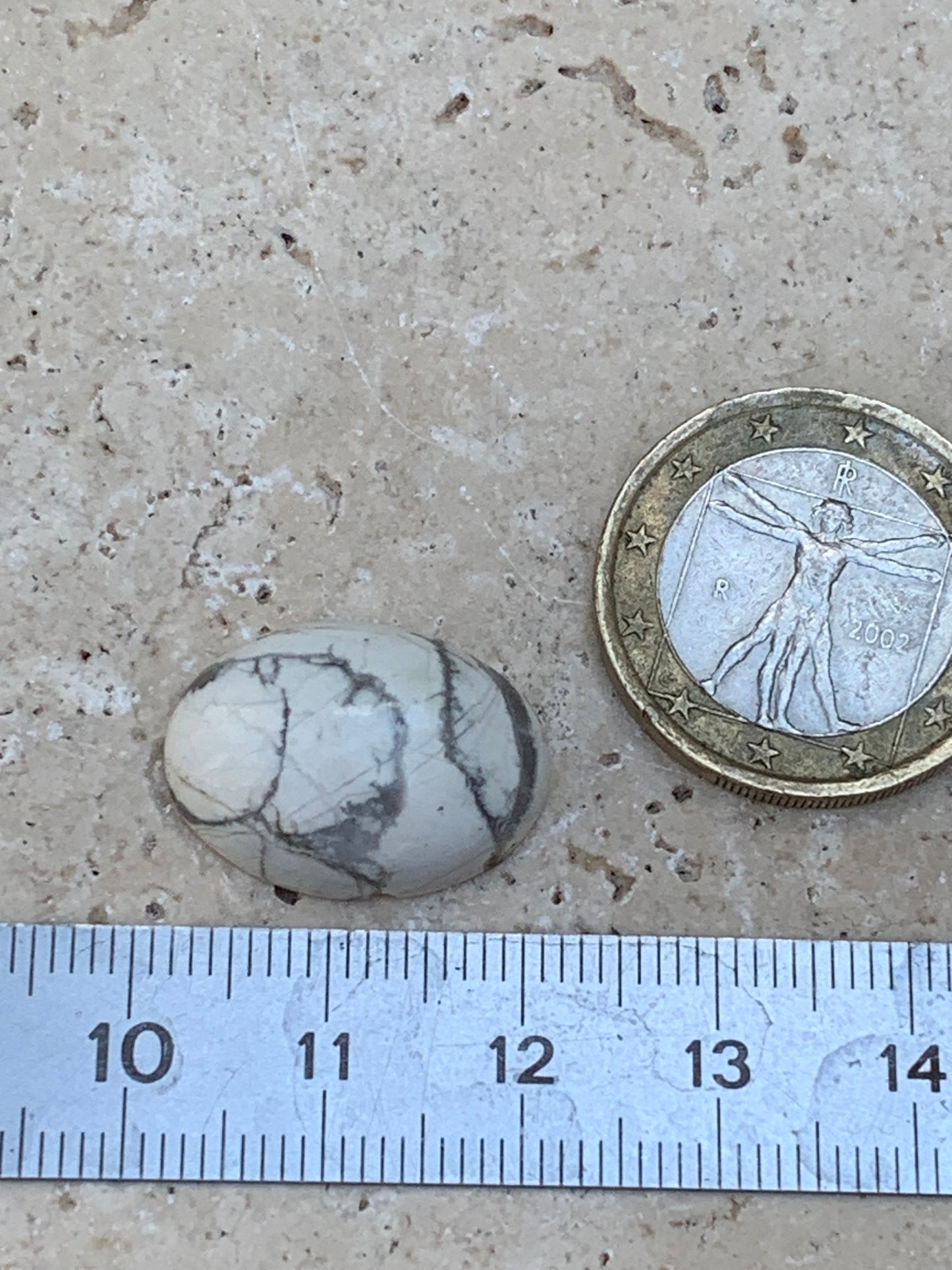 Howlite, cabochon de 20mm x15 x8 - 17 carats. Parfait en bijouterie, collection ,exposition...