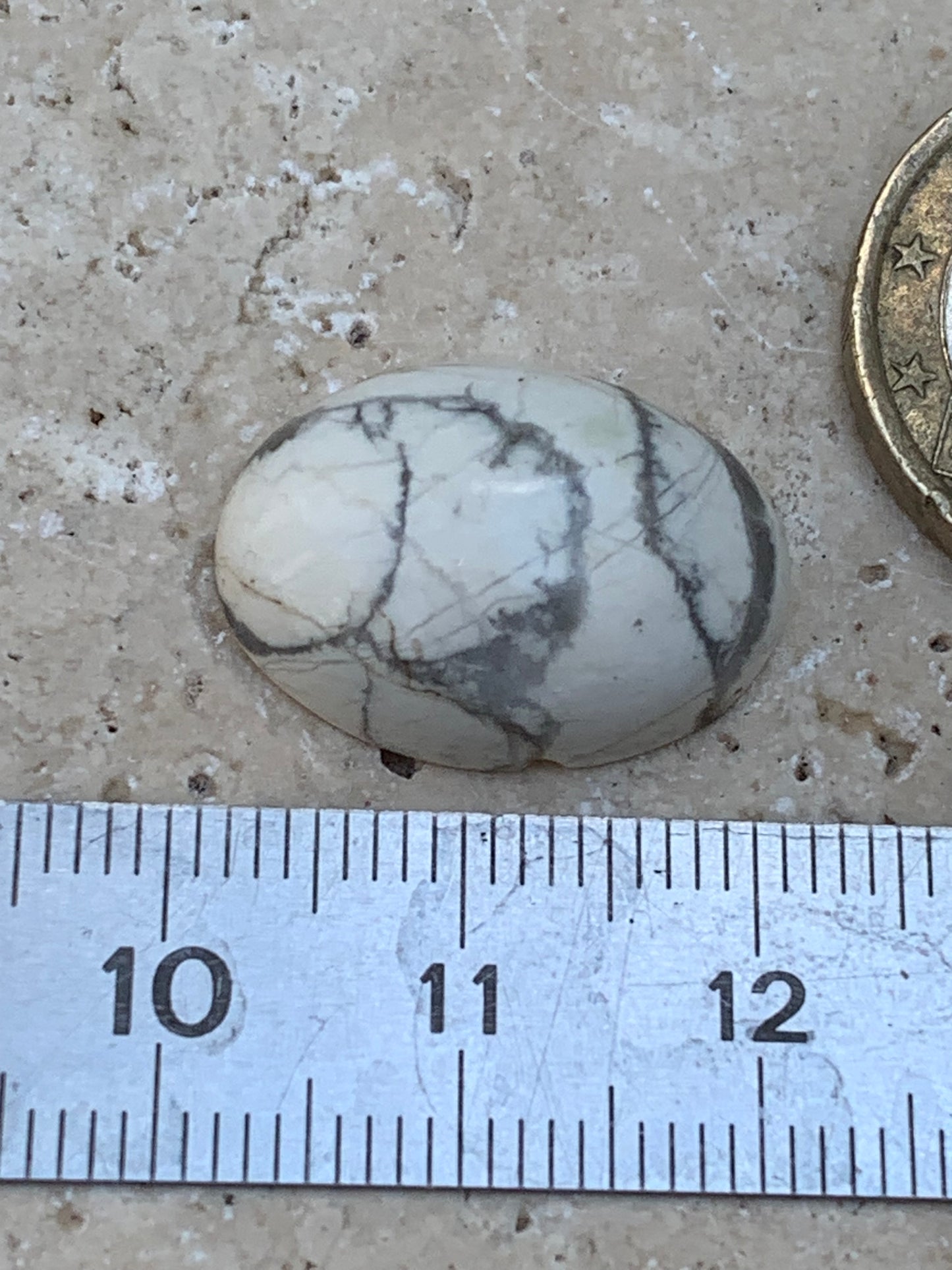 Howlite, cabochon de 20mm x15 x8 - 17 carats. Parfait en bijouterie, collection ,exposition...