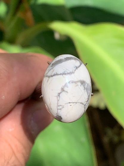 Howlite, cabochon de 20mm x15 x8 - 17 carats. Parfait en bijouterie, collection ,exposition...