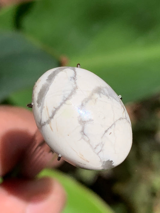 Howlite, cabochon de 20mm x15 x8 - 17 carats. Parfait en bijouterie, collection ,exposition...