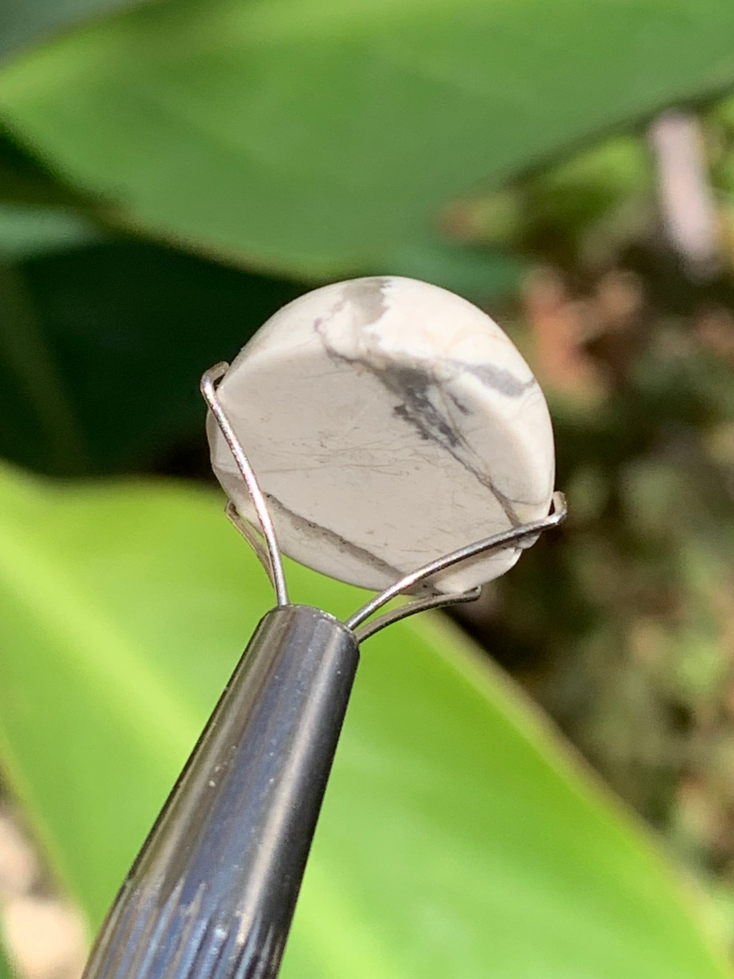 Howlite, cabochon de 20mm x15 x8 - 17 carats. Parfait en bijouterie, collection ,exposition...