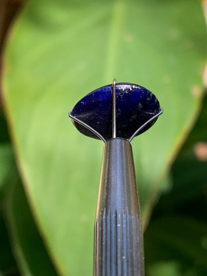 Lapis lazuli, cabochon de 15mm x13 x5 - 6,5 carats. Parfait en bijouterie, collection ,exposition...