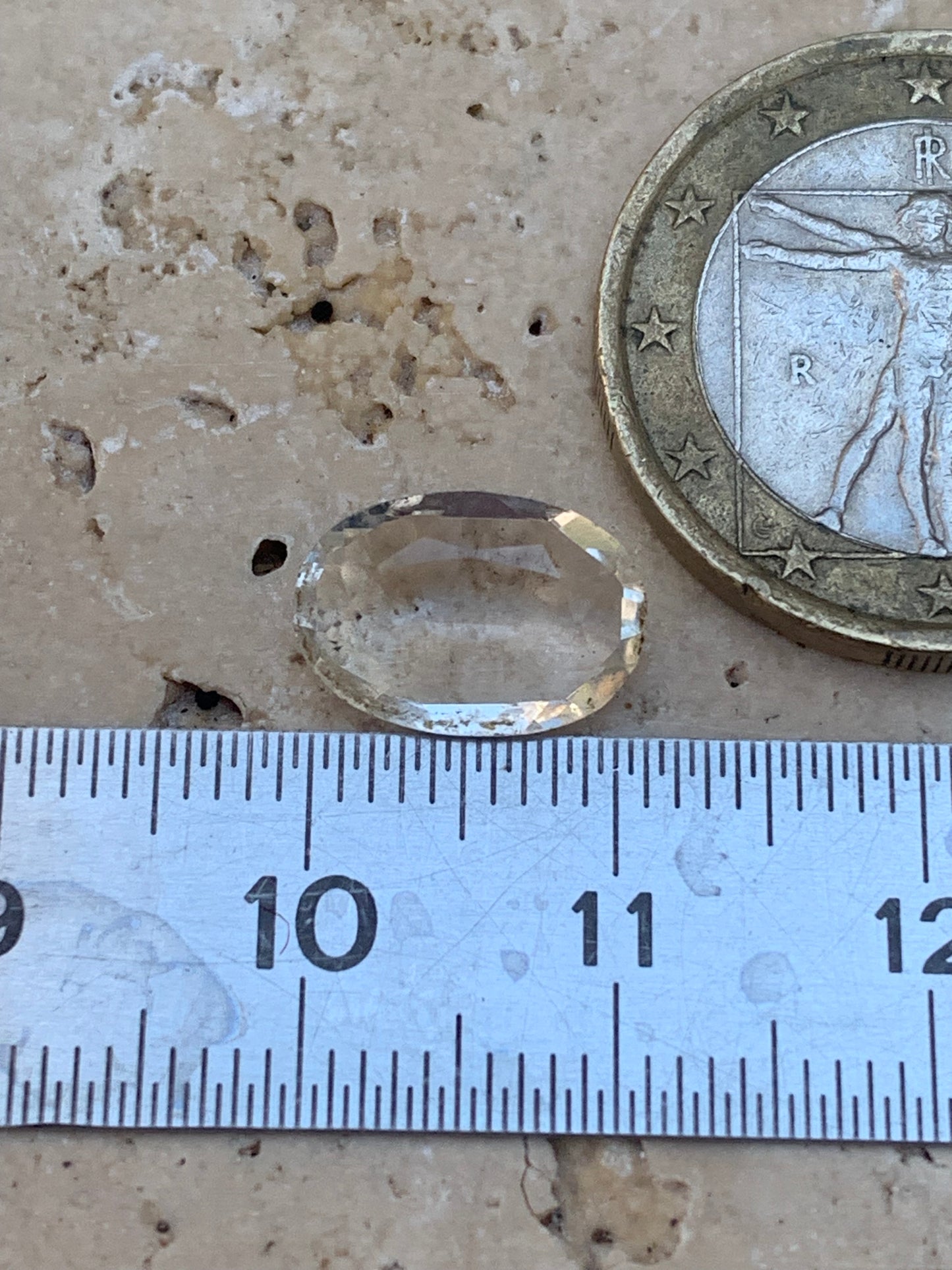 Cristal de roche, pierre taillée de 12mm x9 x4 - 2 carats. Parfait en bijouterie, collection ,exposition...