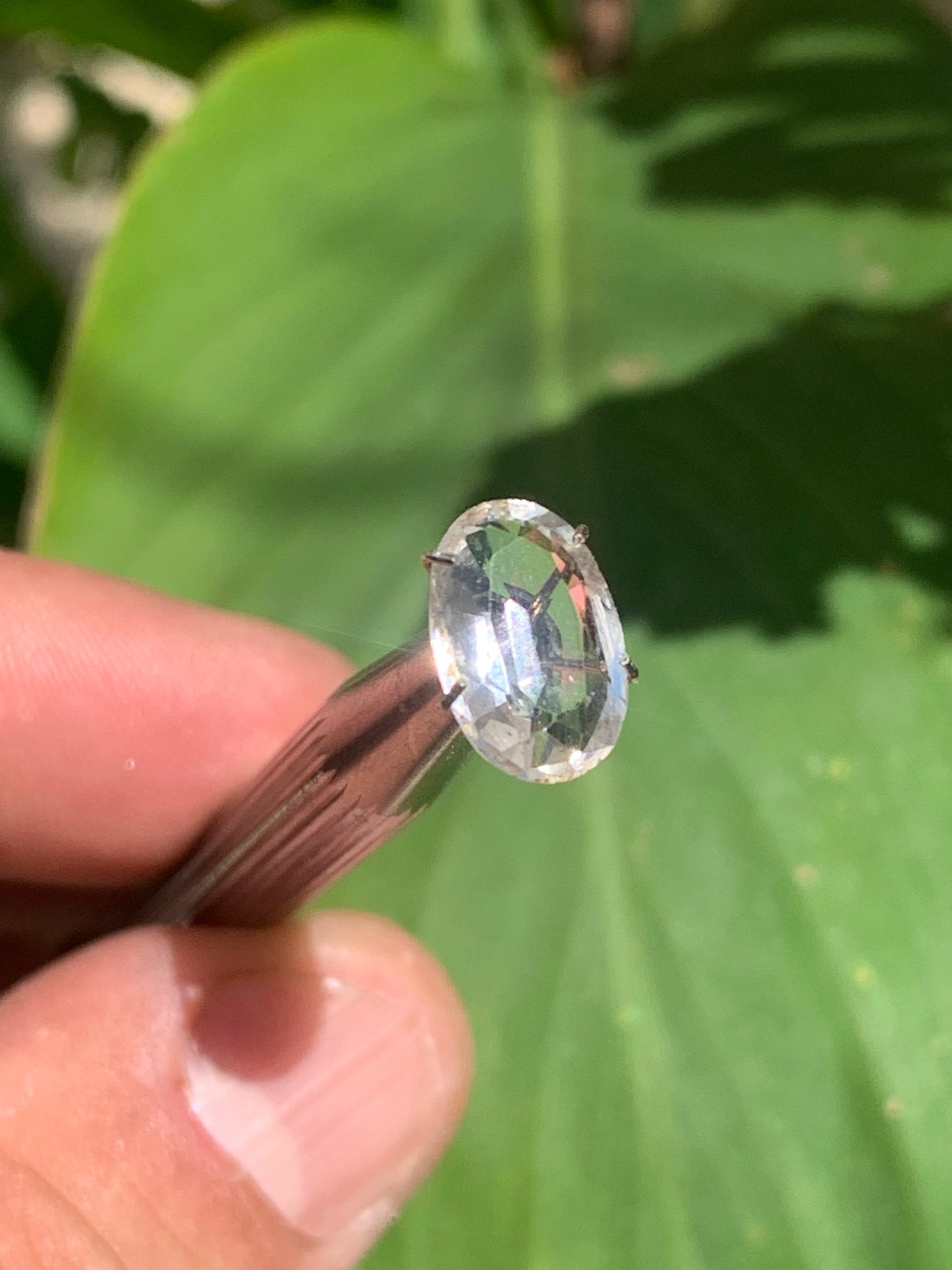 Cristal de roche, pierre taillée de 12mm x9 x4 - 2 carats. Parfait en bijouterie, collection ,exposition...
