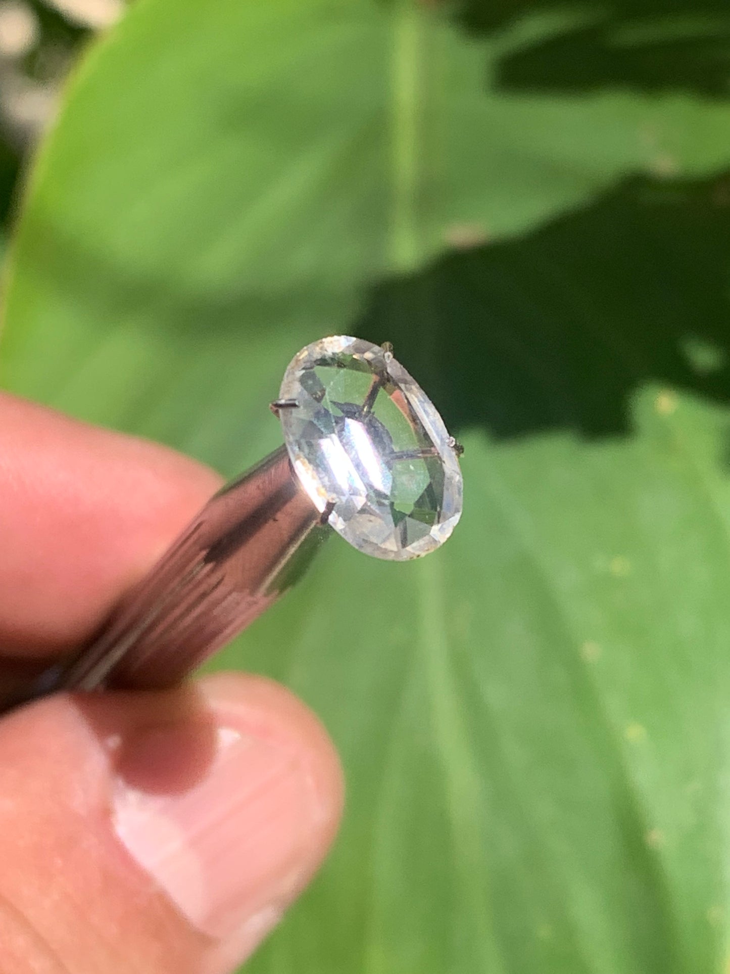Cristal de roche, pierre taillée de 12mm x9 x4 - 2 carats. Parfait en bijouterie, collection ,exposition...