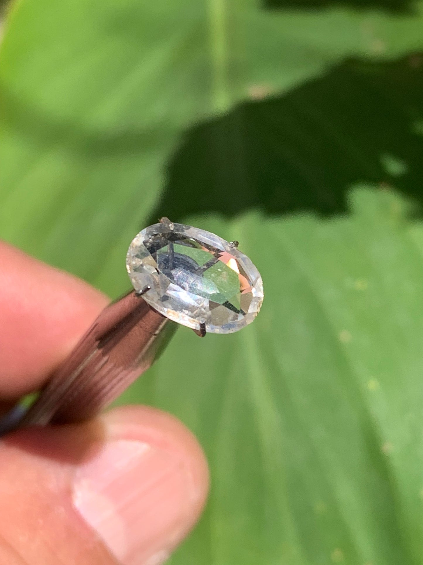 Cristal de roche, pierre taillée de 12mm x9 x4 - 2 carats. Parfait en bijouterie, collection ,exposition...