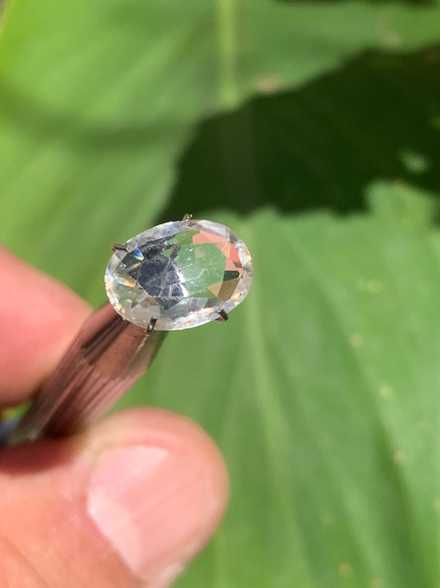 Cristal de roche, pierre taillée de 12mm x9 x4 - 2 carats. Parfait en bijouterie, collection ,exposition...