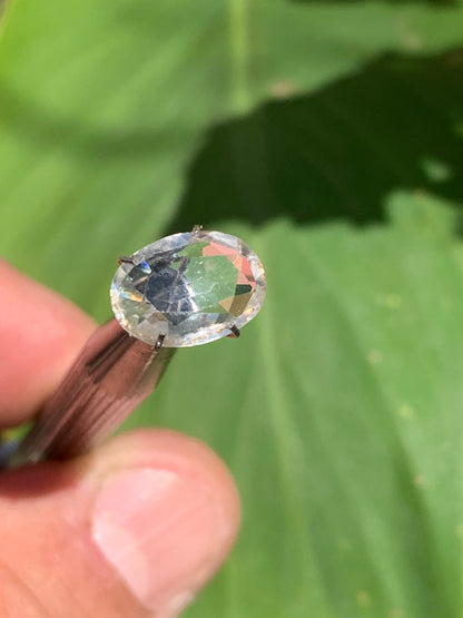 Cristal de roche, pierre taillée de 12mm x9 x4 - 2 carats. Parfait en bijouterie, collection ,exposition...