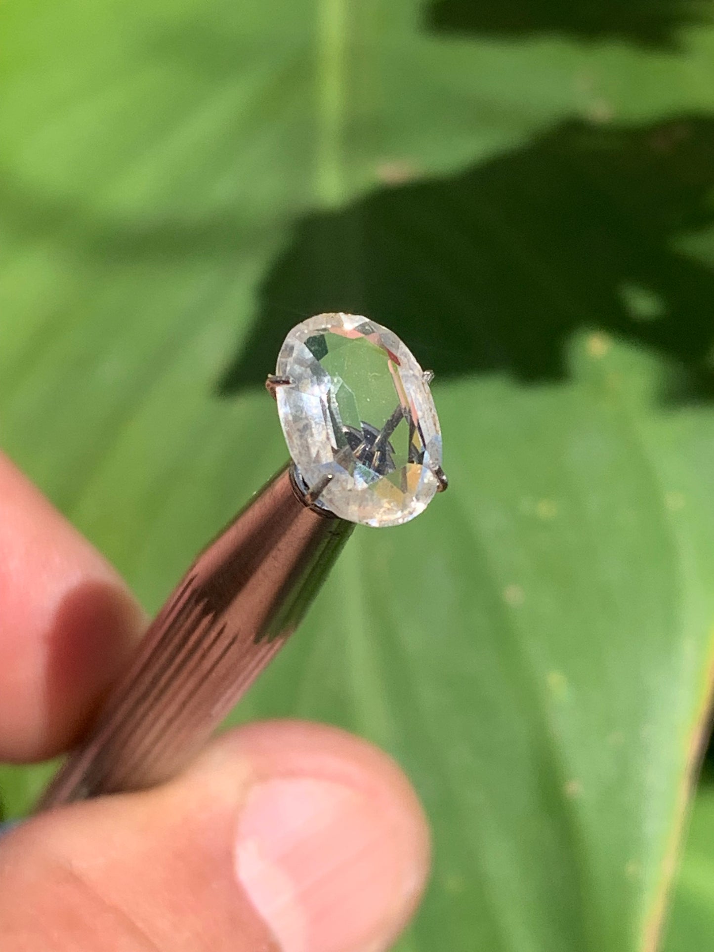 Cristal de roche, pierre taillée de 12mm x9 x4 - 2 carats. Parfait en bijouterie, collection ,exposition...