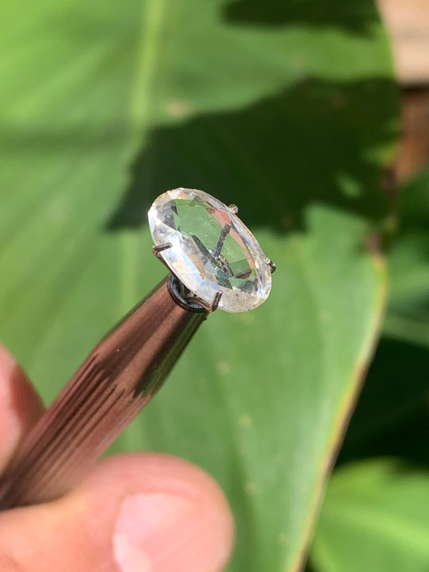 Cristal de roche, pierre taillée de 12mm x9 x4 - 2 carats. Parfait en bijouterie, collection ,exposition...