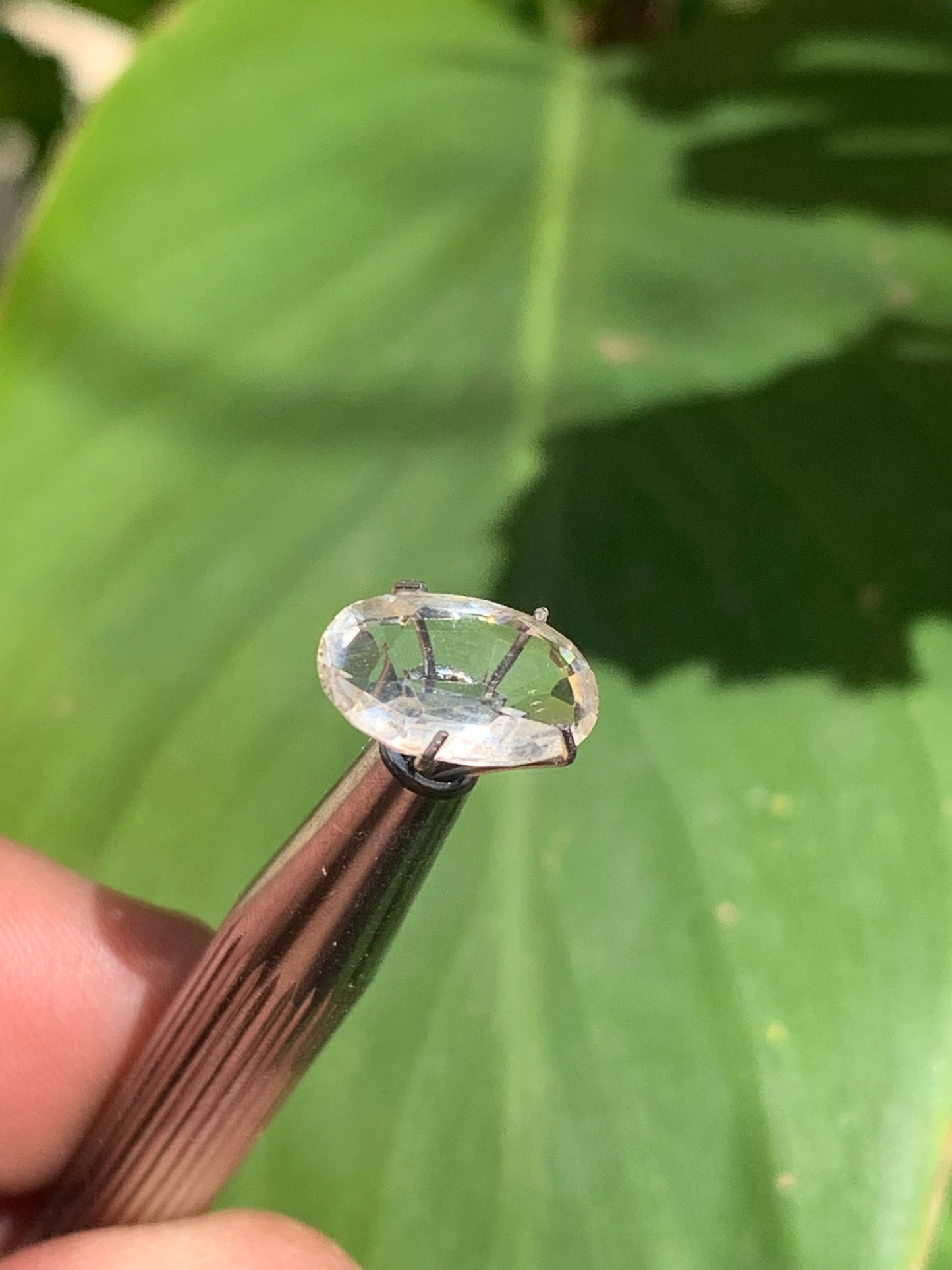 Cristal de roche, pierre taillée de 12mm x9 x4 - 2 carats. Parfait en bijouterie, collection ,exposition...