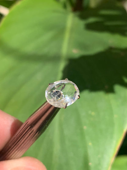 Cristal de roche, pierre taillée de 12mm x9 x4 - 2 carats. Parfait en bijouterie, collection ,exposition...