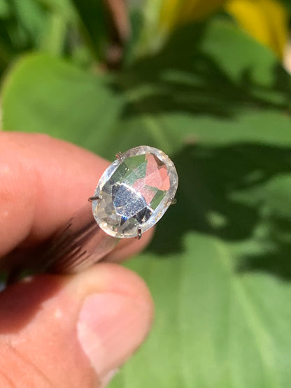Cristal de roche, pierre taillée de 12mm x9 x4 - 2 carats. Parfait en bijouterie, collection ,exposition...