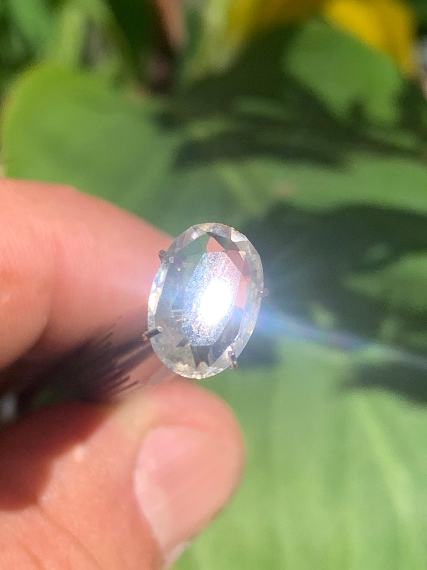 Cristal de roche, pierre taillée de 12mm x9 x4 - 2 carats. Parfait en bijouterie, collection ,exposition...
