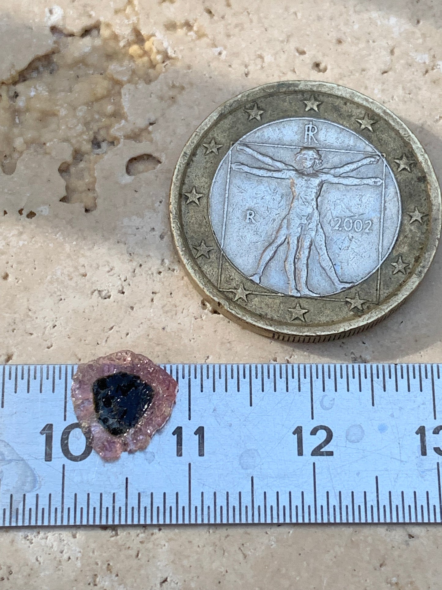 Tourmaline melon d'eau/ pastèque, de 9mm x8 x2 environ - 0,5 carat. Parfait en bijouterie, collection ,exposition...