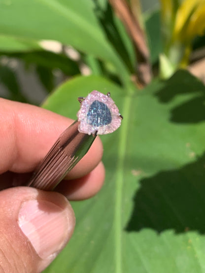Tourmaline melon d'eau/ pastèque, de 9mm x8 x2 environ - 0,5 carat. Parfait en bijouterie, collection ,exposition...