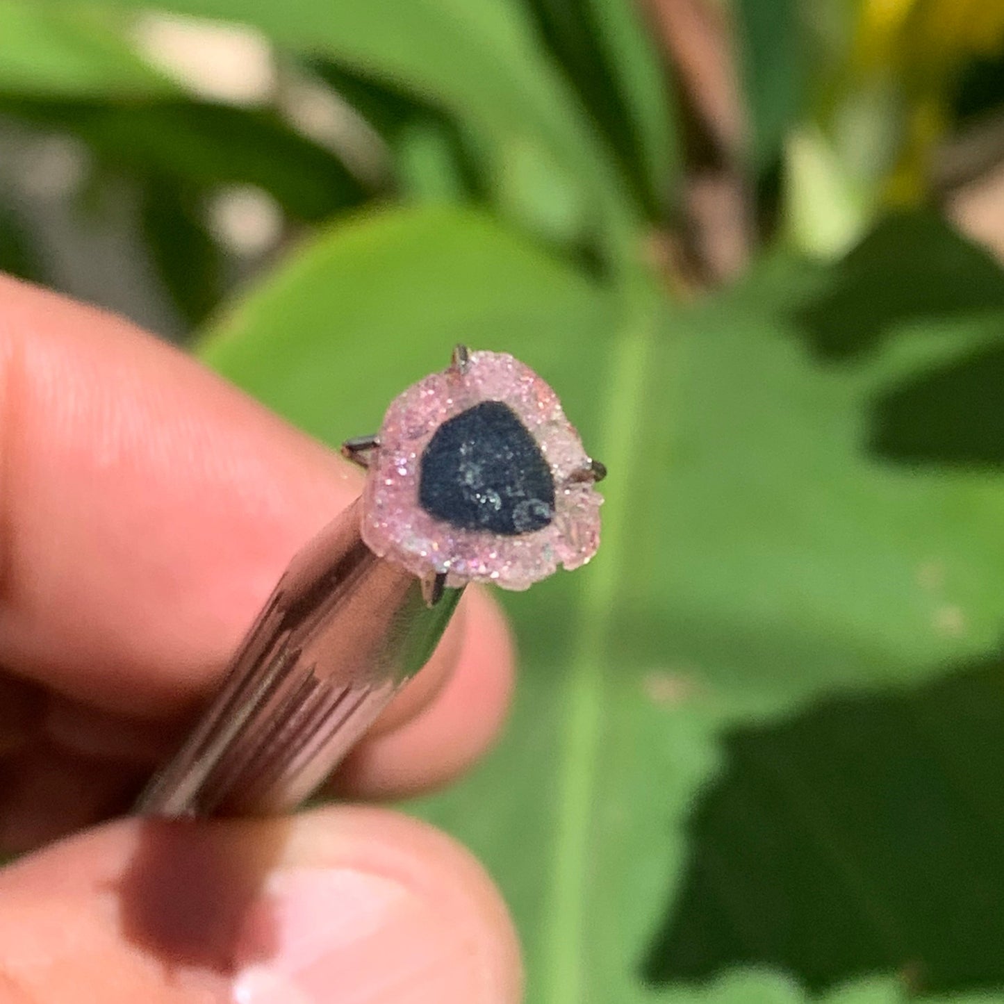 Tourmaline melon d'eau/ pastèque, de 9mm x8 x2 environ - 0,5 carat. Parfait en bijouterie, collection ,exposition...