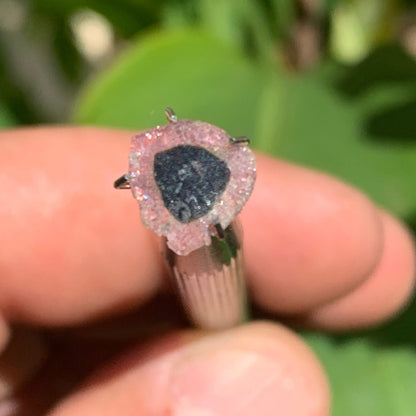 Tourmaline melon d'eau/ pastèque, de 9mm x8 x2 environ - 0,5 carat. Parfait en bijouterie, collection ,exposition...