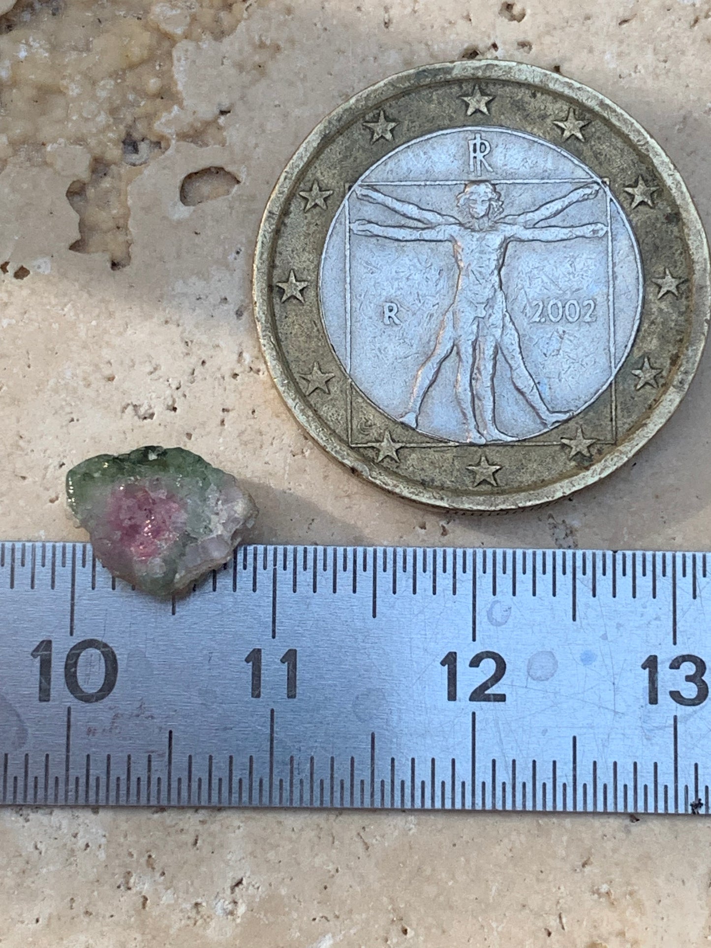 Tourmaline melon d'eau/ pastèque, de 10mm x8 x3 environ - 1,5 carat. Parfait en bijouterie, collection ,exposition...