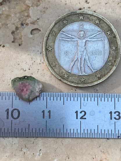 Tourmaline melon d'eau/ pastèque, de 10mm x8 x3 environ - 1,5 carat. Parfait en bijouterie, collection ,exposition...