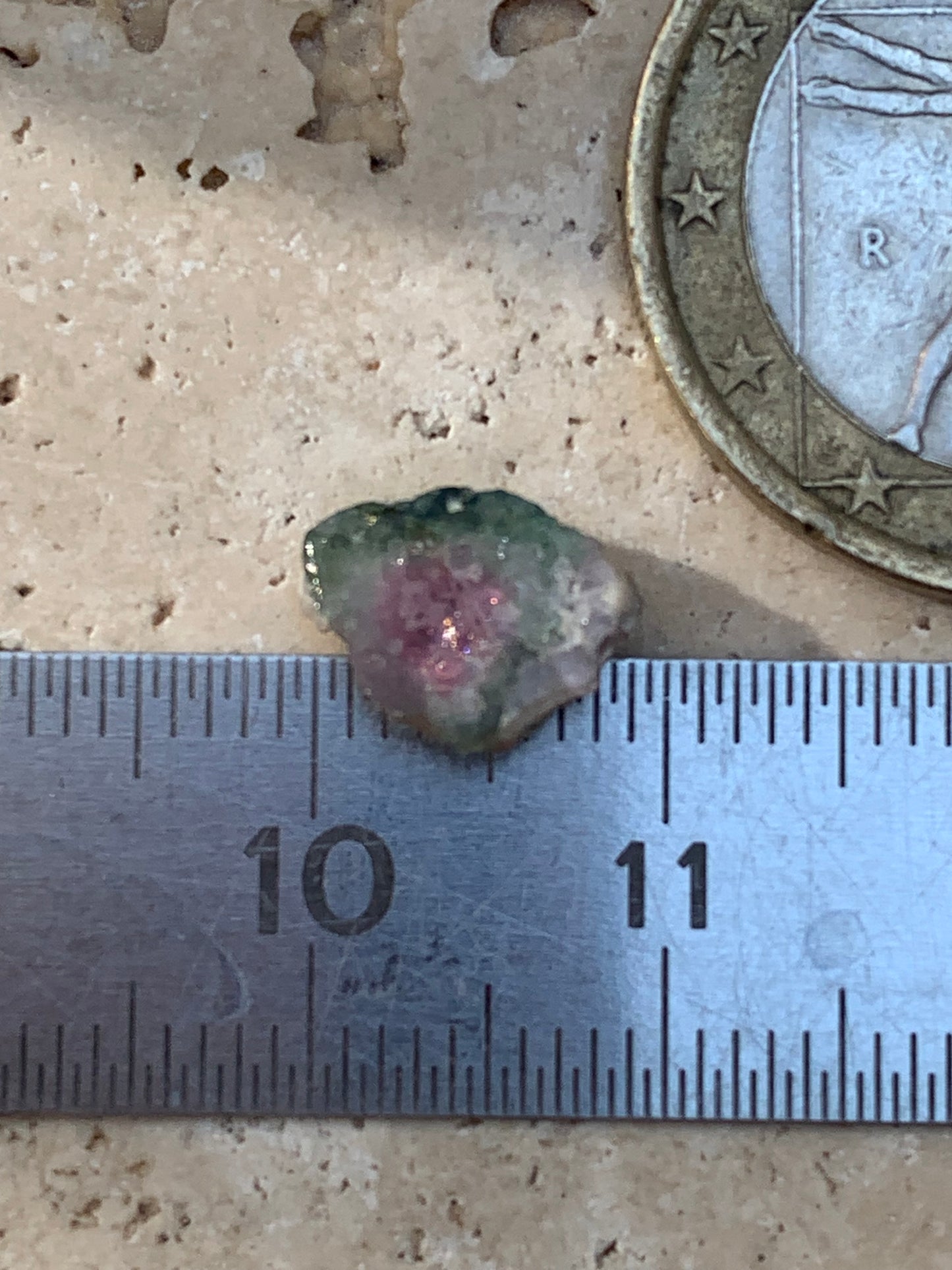 Tourmaline melon d'eau/ pastèque, de 10mm x8 x3 environ - 1,5 carat. Parfait en bijouterie, collection ,exposition...
