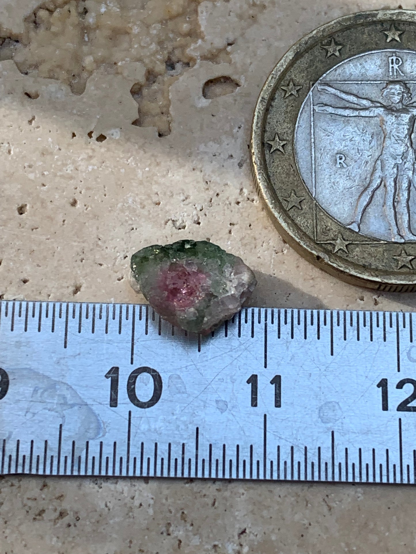 Tourmaline melon d'eau/ pastèque, de 10mm x8 x3 environ - 1,5 carat. Parfait en bijouterie, collection ,exposition...