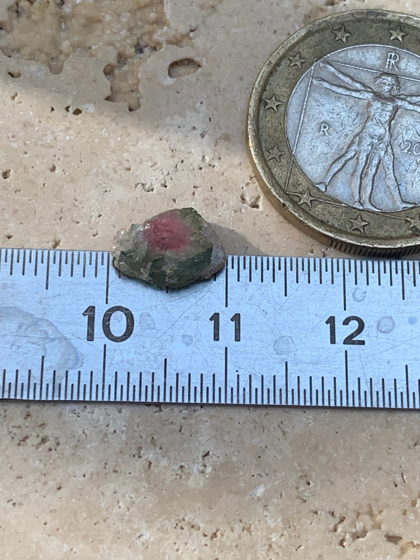 Tourmaline melon d'eau/ pastèque, de 10mm x8 x3 environ - 1,5 carat. Parfait en bijouterie, collection ,exposition...