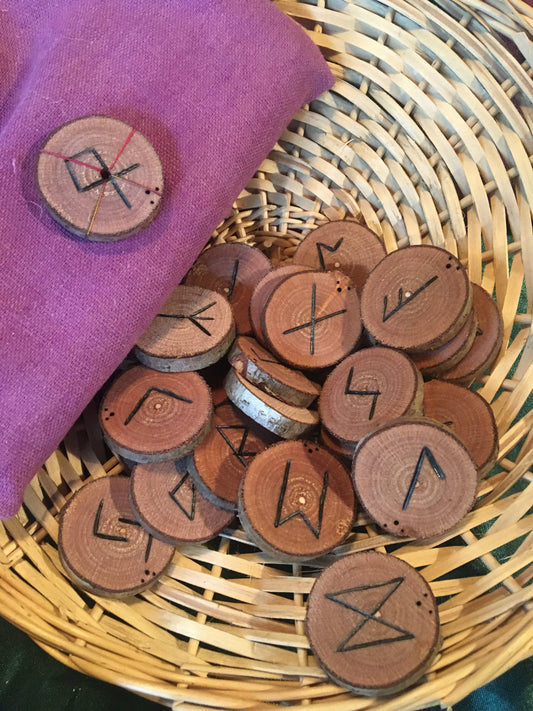 Selection of wooden runes, 25 engraved stones, approximately 2.5 centimeters in size. Very high quality, handmade according to the rules! Perfect!
