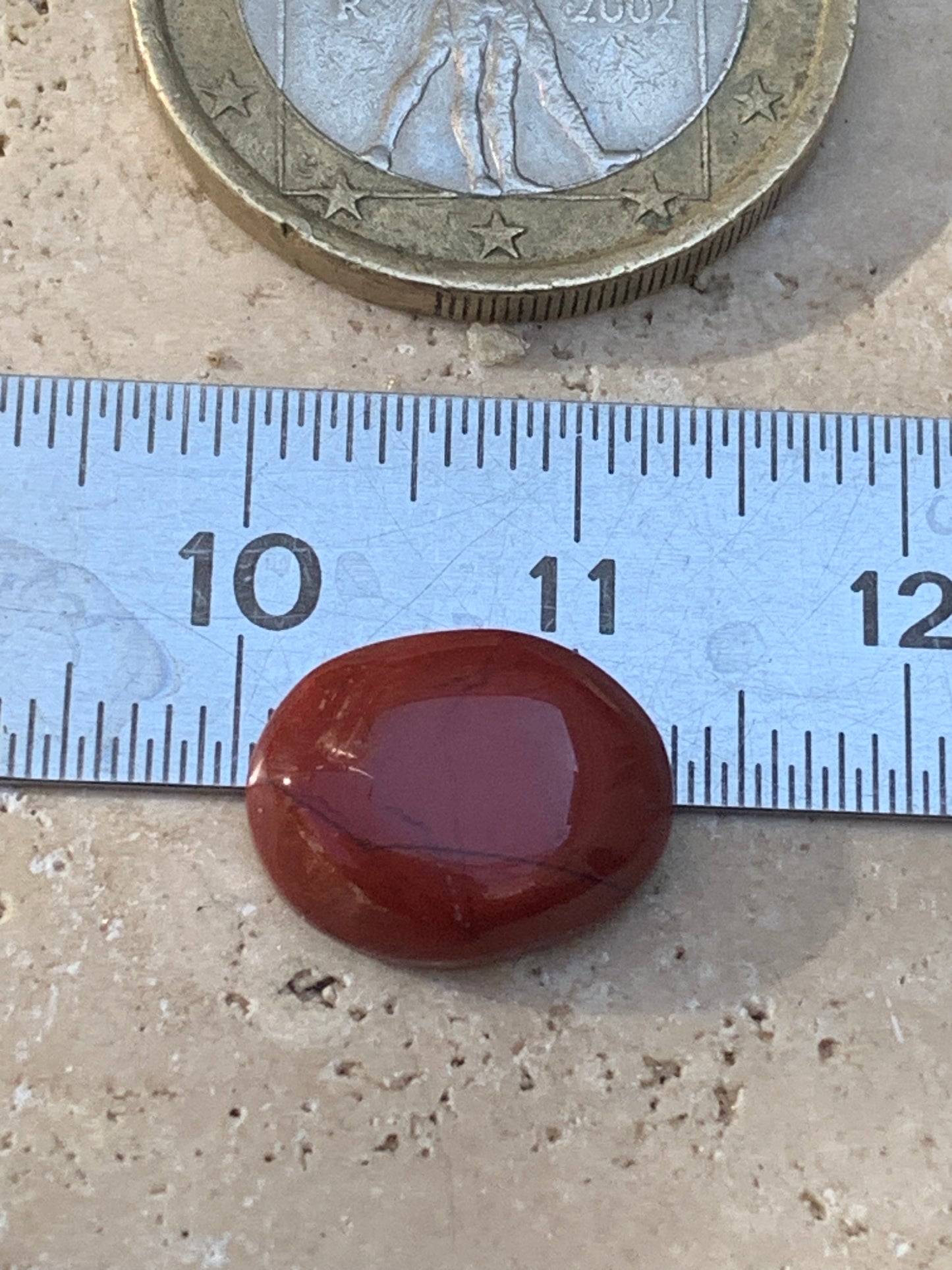 Jaspe rouge, cabochon de 13mm x10 x4 - 4 carats. Parfait en bijouterie, collection ,exposition...