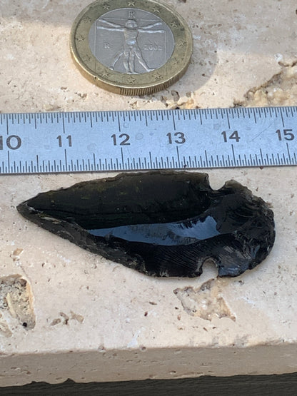 Obsidienne Noire - Pointe de flèche de 45 x 20 x 6 mm - 4,7 grammes. Spècimen récent, taillé au Mexique !