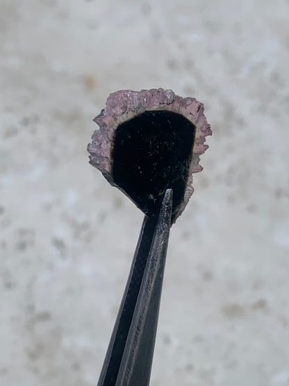 Tourmaline melon d'eau/ pastèque, de 17mm x15 x2 environ - 4 carats. Parfait en bijouterie, collection ,exposition...