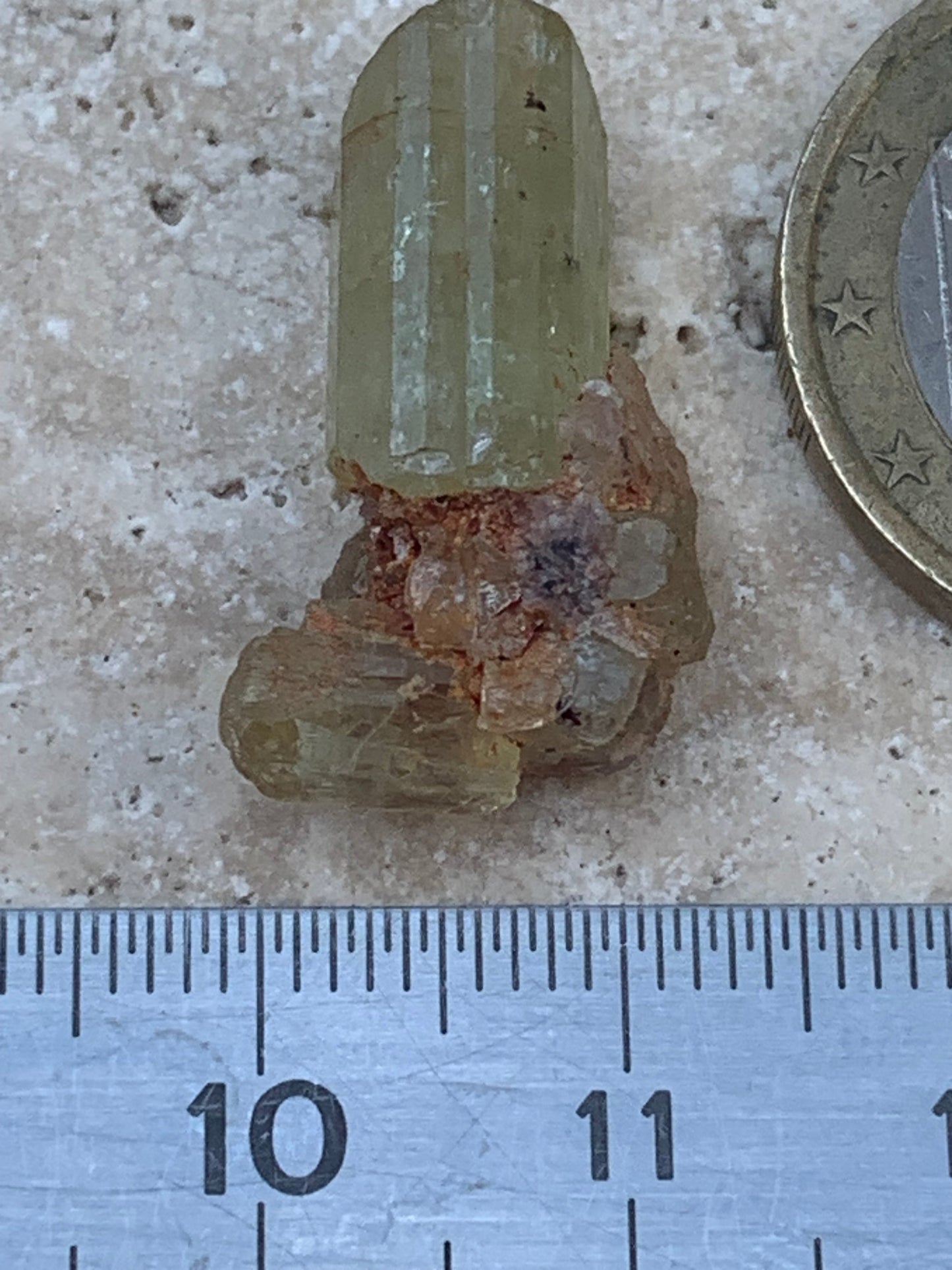 Apatite jaune, de 24mm x14 x10 environ - 16,5 carats. Parfait en bijouterie, collection ,exposition...