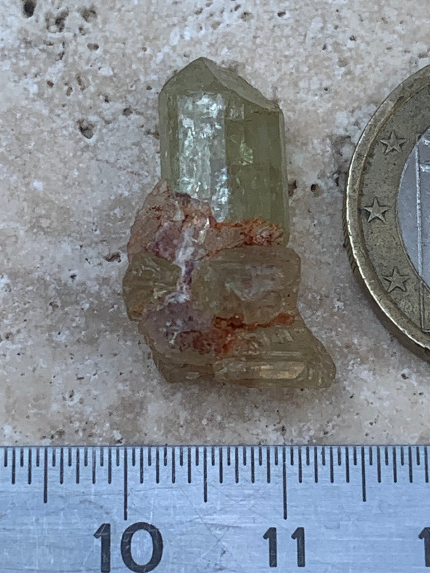 Apatite jaune, de 24mm x14 x10 environ - 16,5 carats. Parfait en bijouterie, collection ,exposition...
