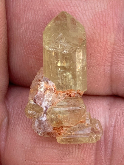 Apatite jaune, de 24mm x14 x10 environ - 16,5 carats. Parfait en bijouterie, collection ,exposition...