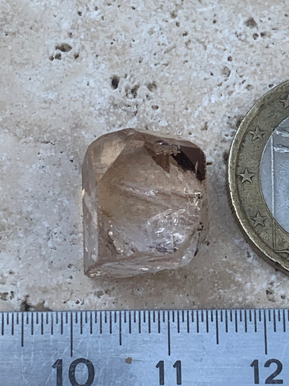 Topaze Impériale, superbe cristal naturel de 15mm x12 x11 - 4,6 grammes/ 23 carats. Belle pièce de collection, unique et assez rare sur le marché !