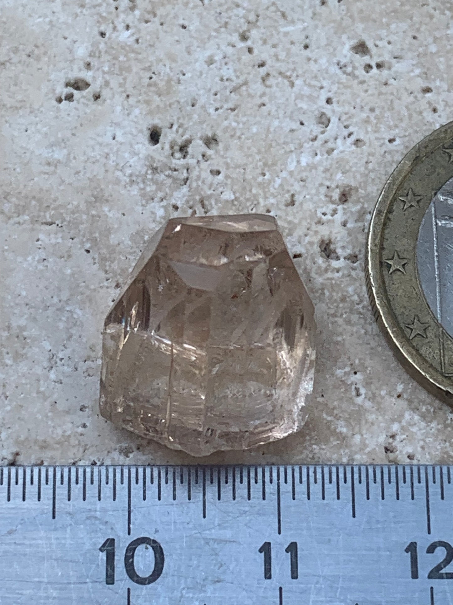 Topaze Impériale, superbe cristal naturel de 15mm x11 x10 - 4,1 grammes/ 20,5 carats. Belle pièce de collection, unique et assez rare !