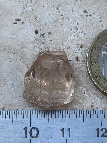 Topaze Impériale, superbe cristal naturel de 15mm x11 x10 - 4,1 grammes/ 20,5 carats. Belle pièce de collection, unique et assez rare !
