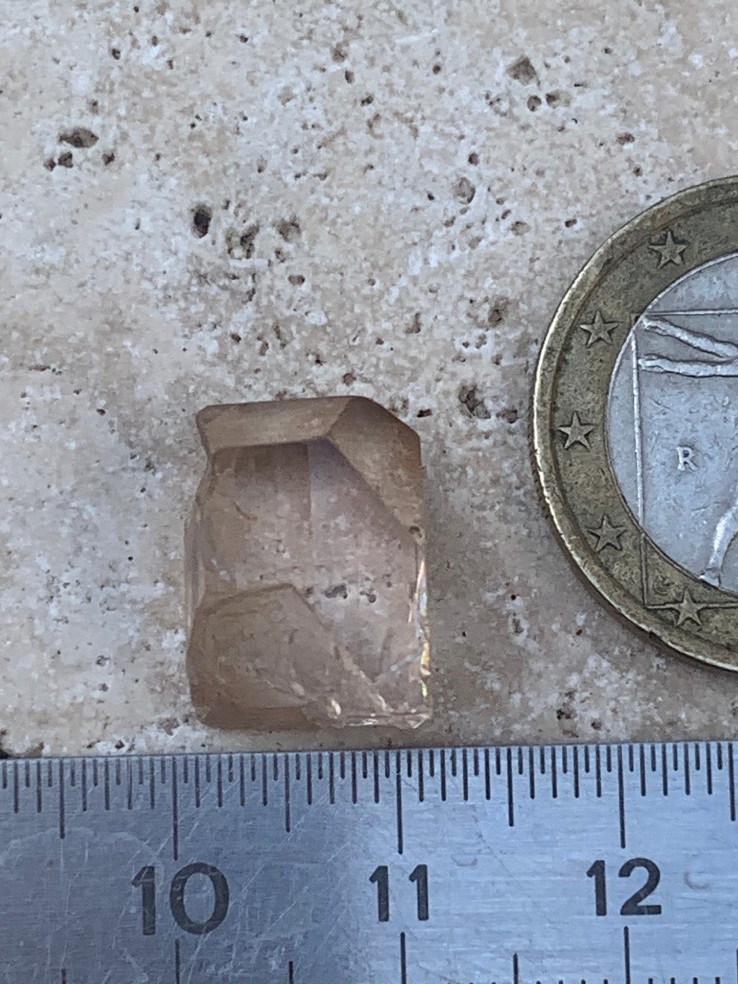 Topaze Impériale, superbe cristal naturel de 15mm x11 x10 - 4,1 grammes/ 20,5 carats. Belle pièce de collection, unique et assez rare !