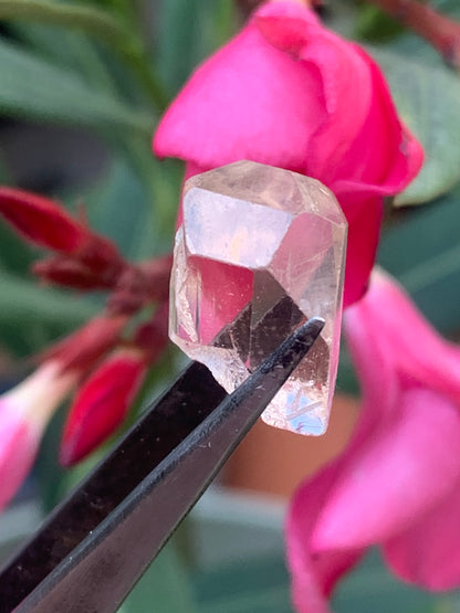 Topaze Impériale, superbe cristal naturel de 15mm x11 x10 - 4,1 grammes/ 20,5 carats. Belle pièce de collection, unique et assez rare !