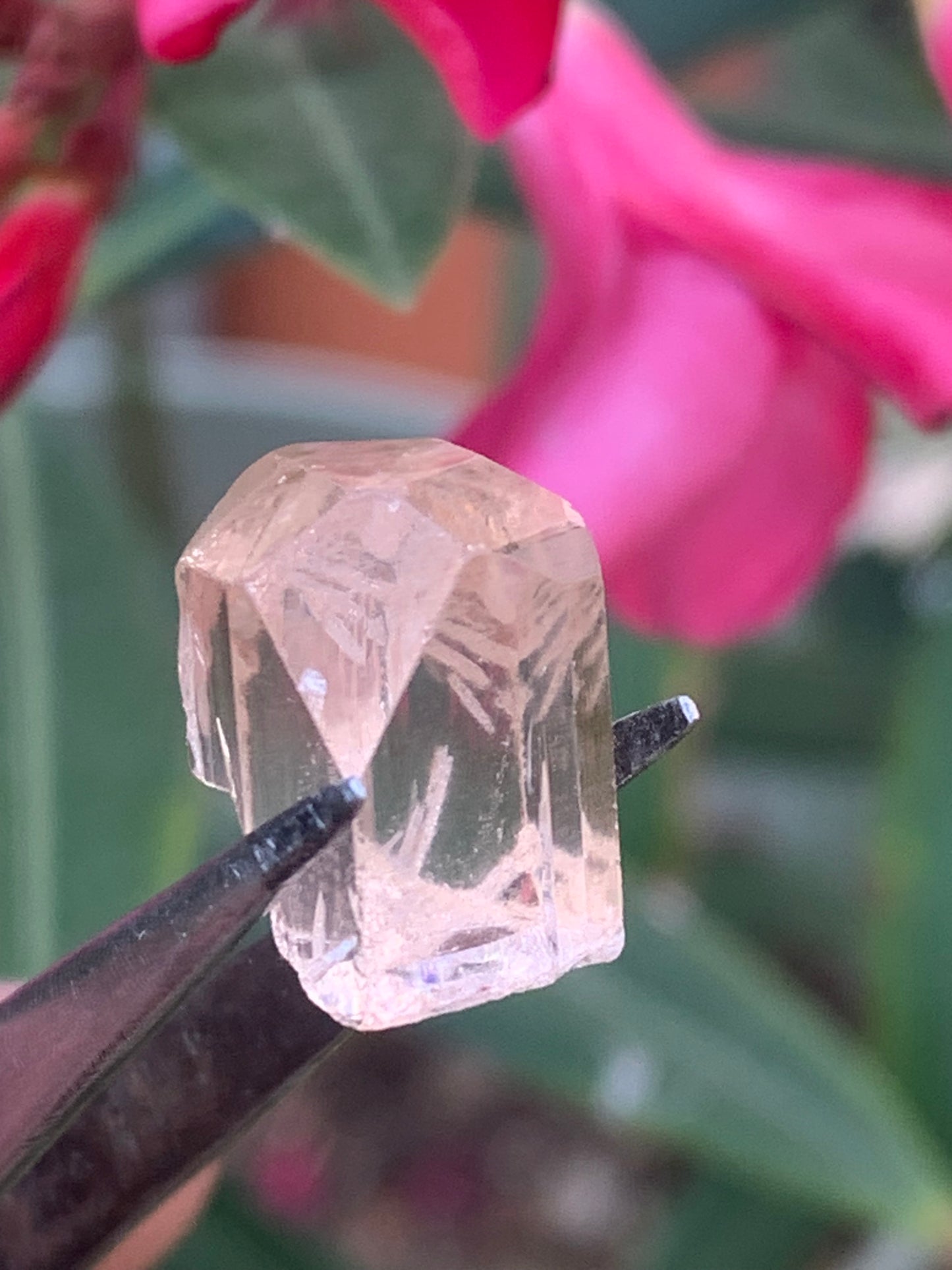 Topaze Impériale, superbe cristal naturel de 15mm x11 x10 - 4,1 grammes/ 20,5 carats. Belle pièce de collection, unique et assez rare !