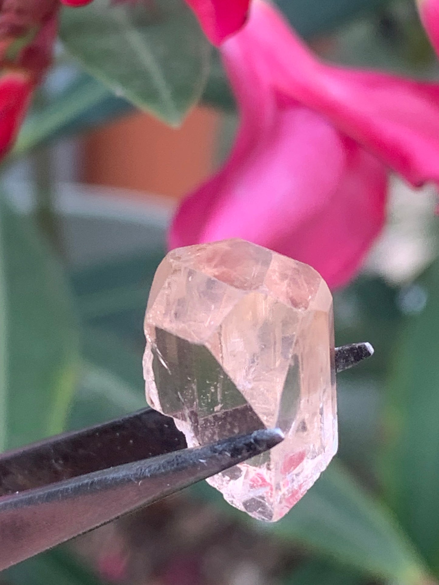 Topaze Impériale, superbe cristal naturel de 15mm x11 x10 - 4,1 grammes/ 20,5 carats. Belle pièce de collection, unique et assez rare !
