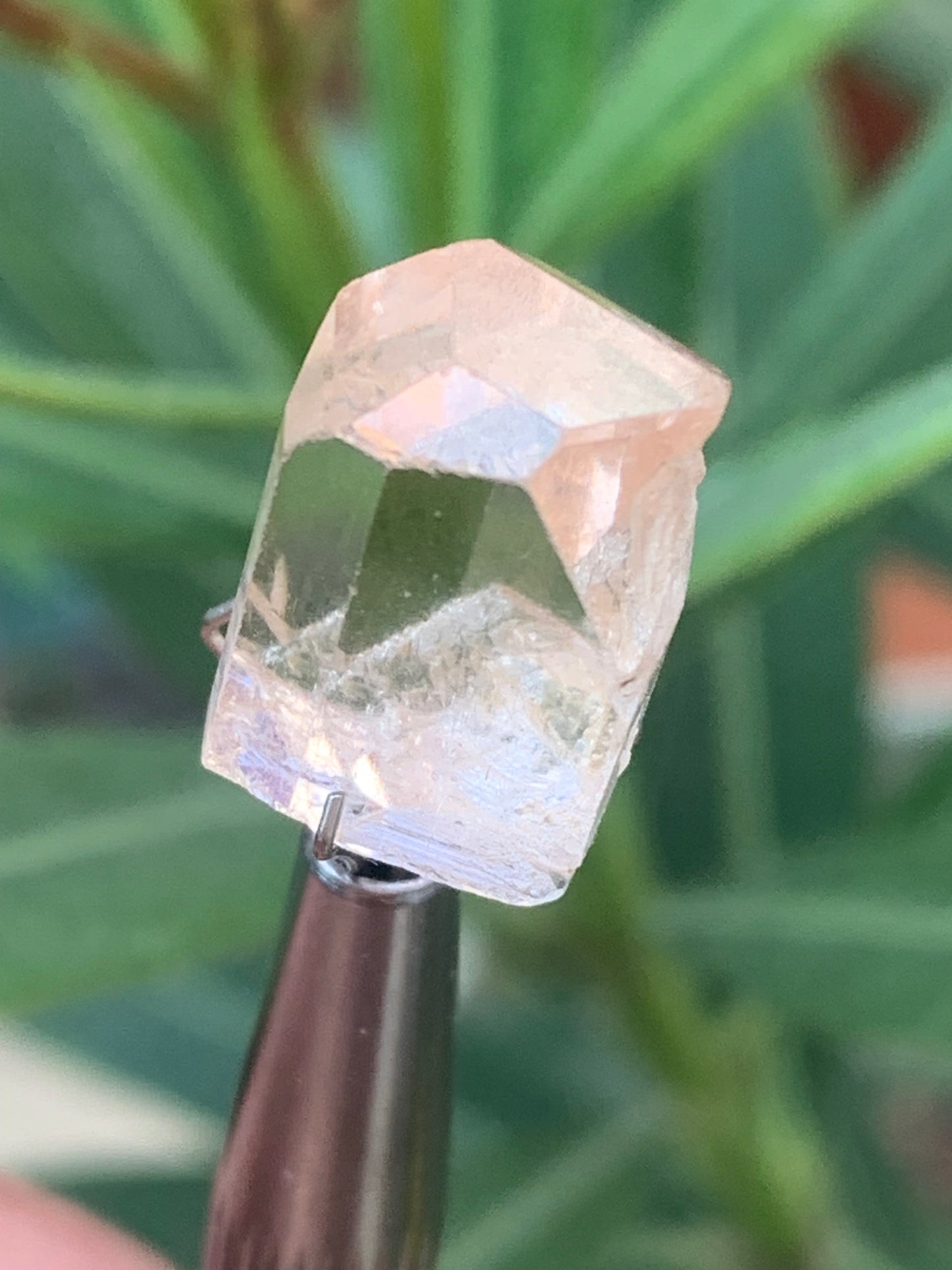 Topaze Impériale, superbe cristal naturel de 15mm x11 x10 - 4,1 grammes/ 20,5 carats. Belle pièce de collection, unique et assez rare !