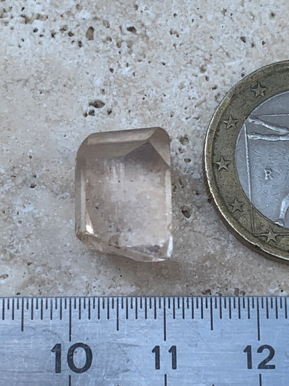 Topaze Impériale, superbe cristal naturel de 15mm x10 x10 - 3,9 grammes/ 19,5 carats. Belle pièce de collection, unique et assez rare !
