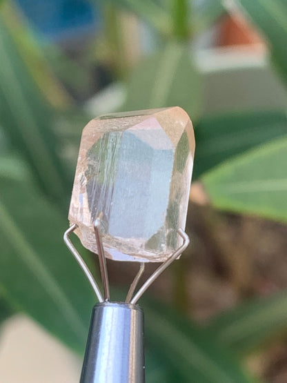 Topaze Impériale, superbe cristal naturel de 15mm x10 x10 - 3,9 grammes/ 19,5 carats. Belle pièce de collection, unique et assez rare !